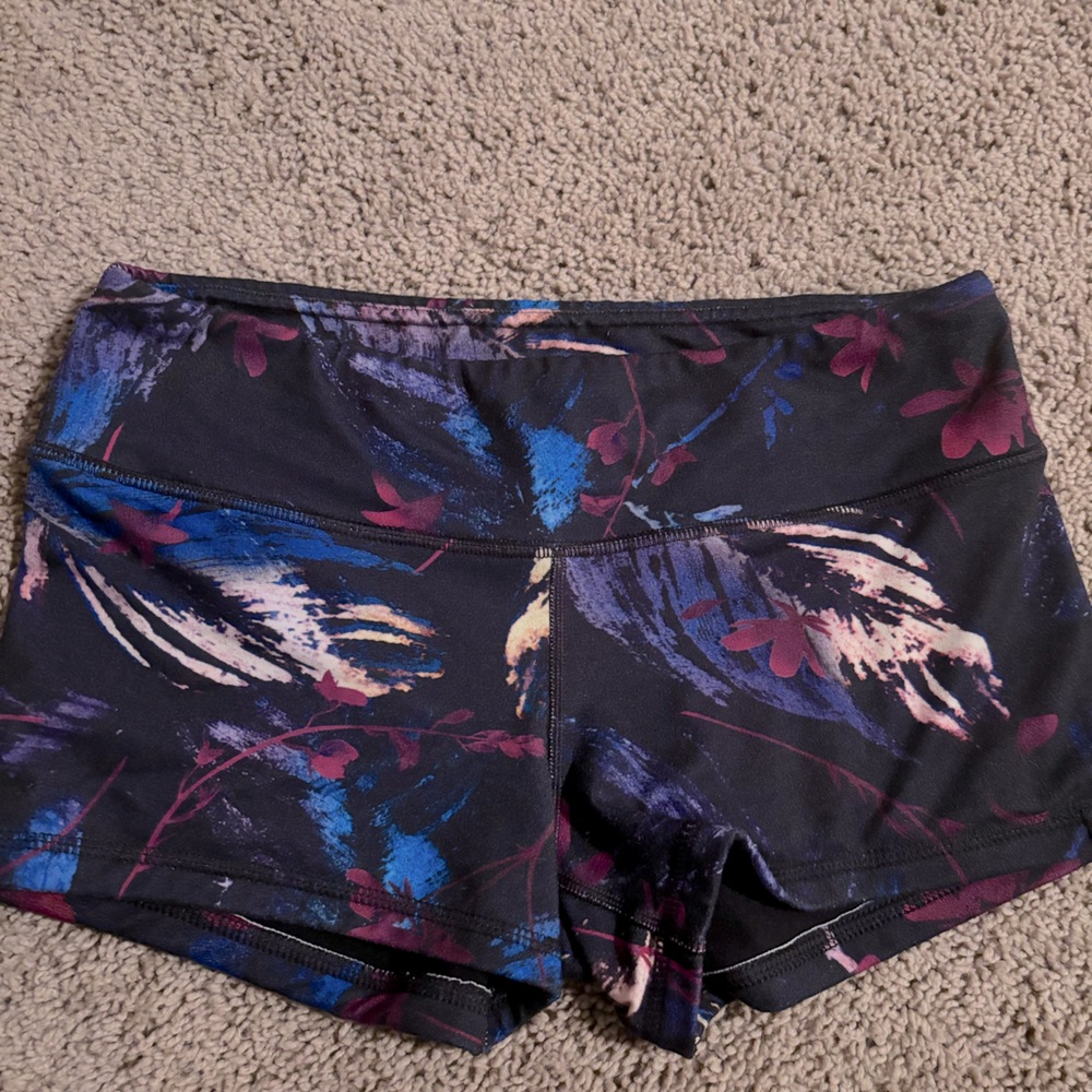 Fleo shorts, size medium.